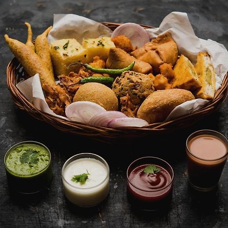 Capital O Bvh Hospitality Near Pvr Ansal Plaza Greater Noida Hotel Ngoại thất bức ảnh