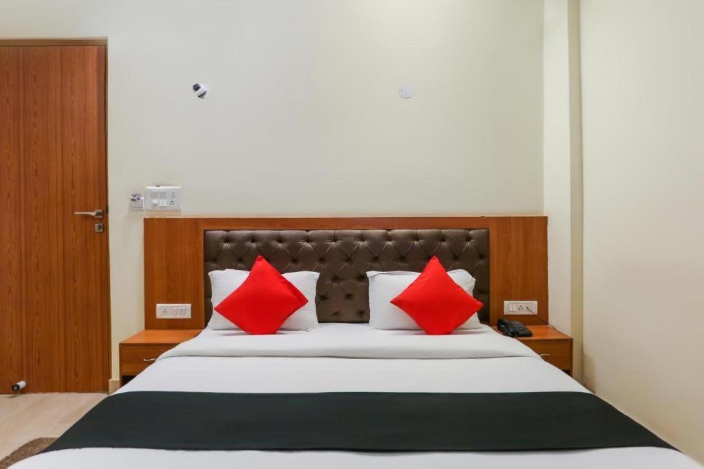 Capital O Bvh Hospitality Near Pvr Ansal Plaza Greater Noida Hotel Ngoại thất bức ảnh
