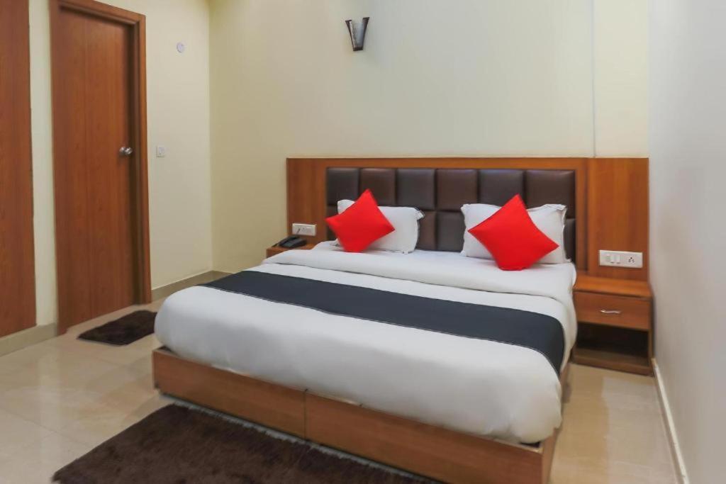 Capital O Bvh Hospitality Near Pvr Ansal Plaza Greater Noida Hotel Ngoại thất bức ảnh