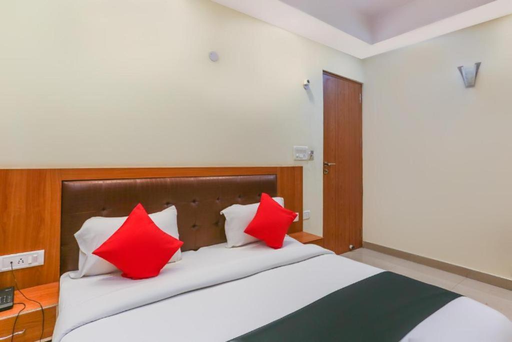 Capital O Bvh Hospitality Near Pvr Ansal Plaza Greater Noida Hotel Ngoại thất bức ảnh